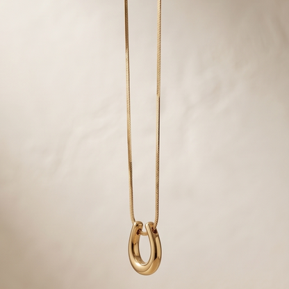 Anti-Tarnish Daily Wear Gold Horseshoe Chain Pendant